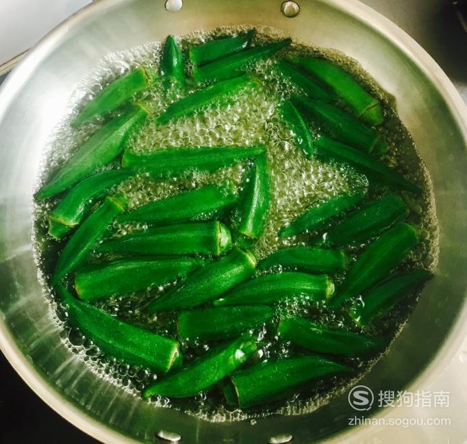 蒜蓉蚝油浇汁秋葵的做法