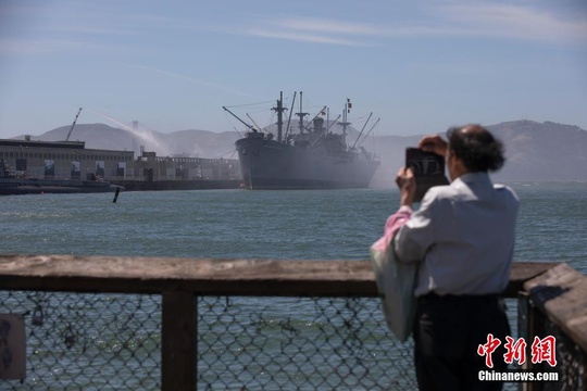 美国旧金山渔人码头起火 二战货轮险“遭殃”(6) 第6页
