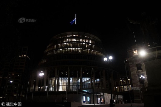 新西兰议会大厦降半旗哀悼遇难者(2) 第2页