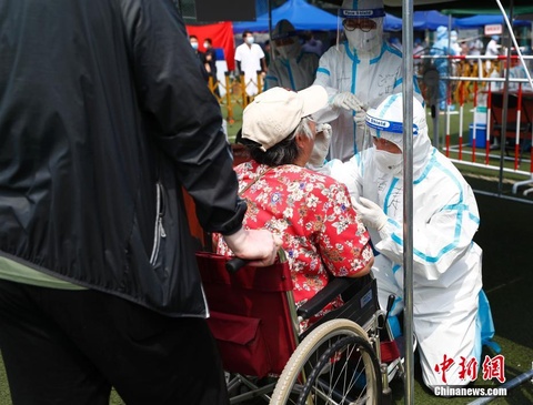 北京东城居民接受核酸检测(8) 第8页