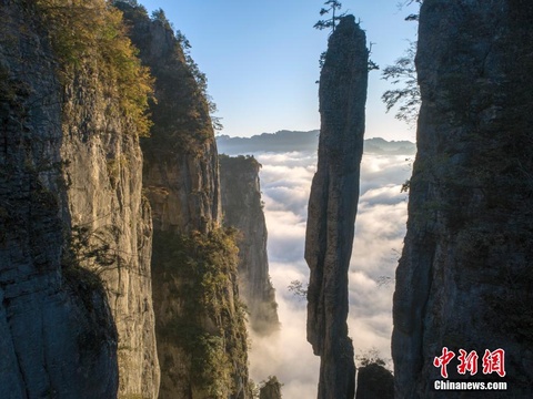 湖北恩施大峡谷秋色迷人 第1页