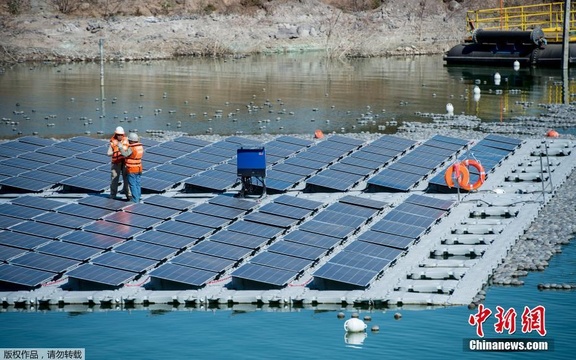 世界首个太阳能发电“岛屿”落成 含256块光伏电池板 第1页