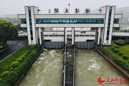 太湖流域发生超标洪水 浙江湖州开启德清大闸分洪 第1页