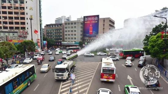 雾炮车每日上街净化空气 可喷百米远水雾 第1页