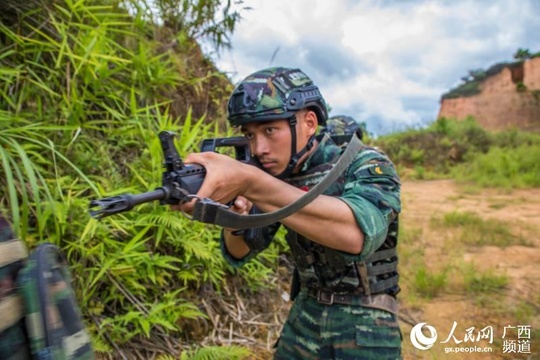 鏖战“魔鬼周”:武警特战队员多科目连贯实施(7) 第7页