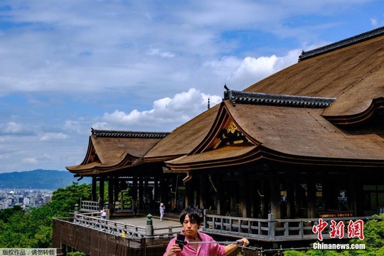 日本多个城市解除紧急状态 世界文化遗产清水寺迎来游客(3) 第3页