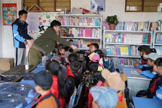 撤回起诉后 林生斌来这所山村小学完成了心愿(3) 第3页