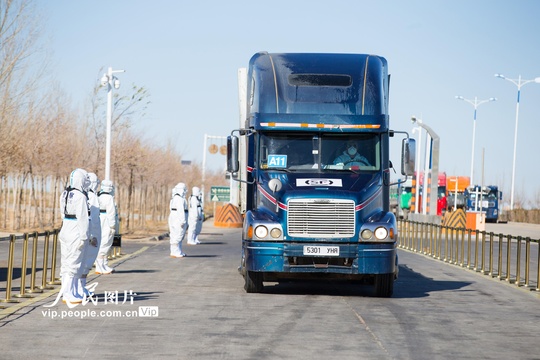 内蒙古:开通绿色通道 保证蒙古国捐赠羊快速通关(8) 第8页