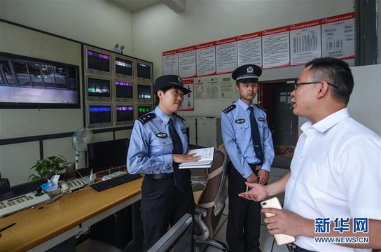 【高清】浙江绍兴:“楼宇警长制”助力商圈平安发展 第1页