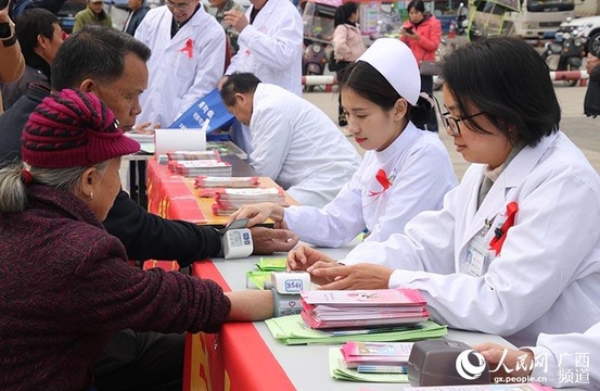 大新县开展“社区动员同防艾 健康中国我先行”活动 第1页