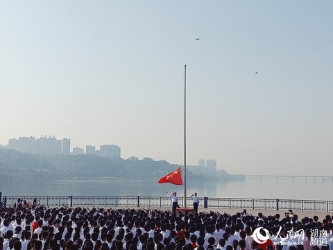 橘子洲头雏鹰展翅 长沙近千名青少年参加“做共产主义接班人”活动(3) 第3页