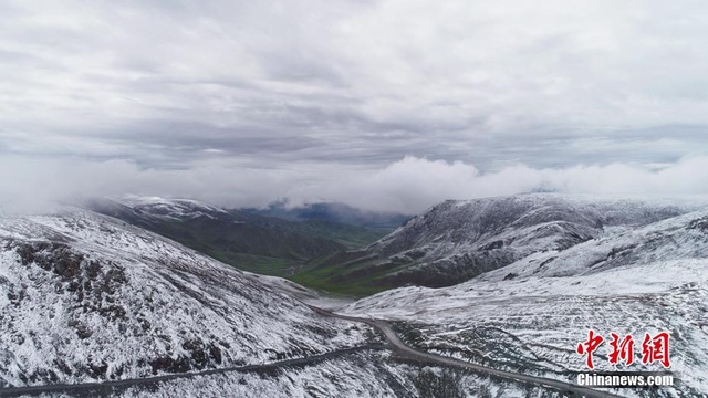 祁连山初秋迎降雪 山顶白雪皑皑美景养眼(4) 第4页