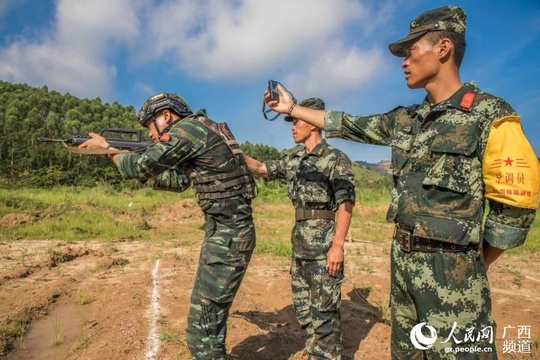 鏖战“魔鬼周”:武警特战队员多科目连贯实施 第1页