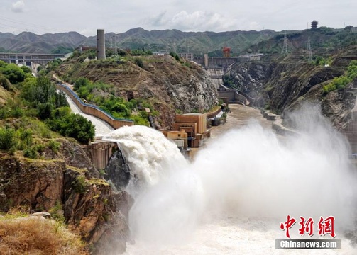 黄河源区持续降雨 刘家峡水库今年首次开闸泄洪 第1页