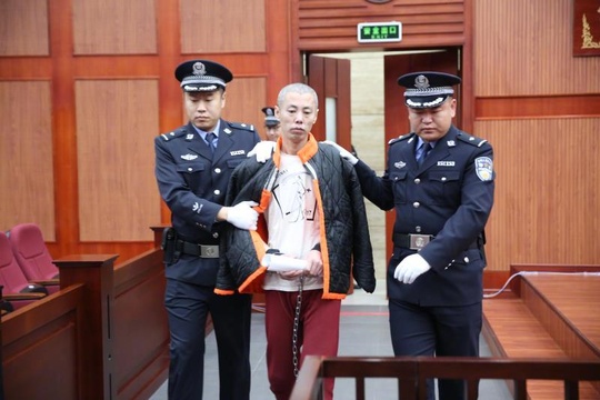 呼和浩特连杀5人案:李鹏飞获死刑 第1页