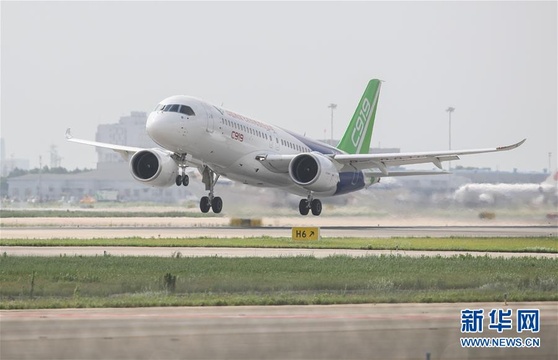 C919大型客机102架机转场东营试飞基地 第1页