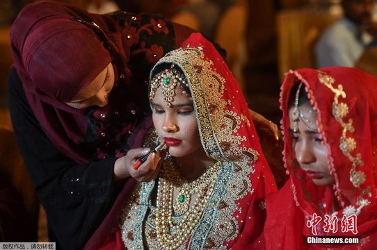 巴基斯坦举行集体婚礼 数十对新人喜结连理 第1页