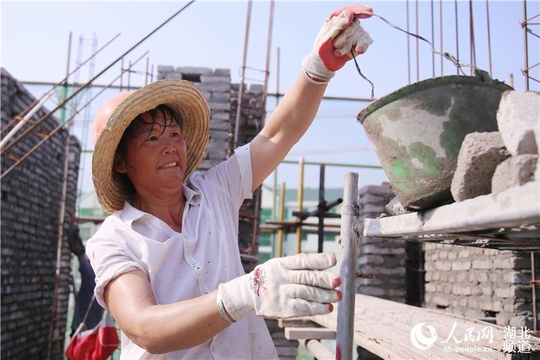 【高清】湖北十堰:战高温天 建扶贫房(4) 第4页