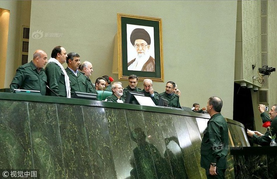 伊朗议会成员穿伊朗革命卫队制服 抗议美国将其列为恐怖组织 第1页