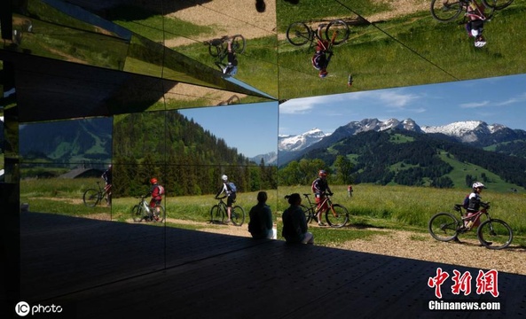 艺术家打造“镜面小屋”与瑞士自然风光完美融(2) 第2页