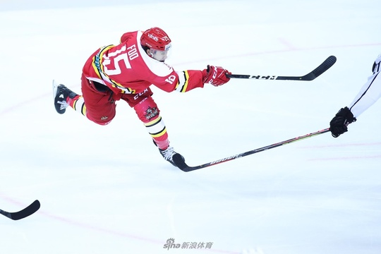 KHL万科龙现场观众近队史纪录(4) 第4页