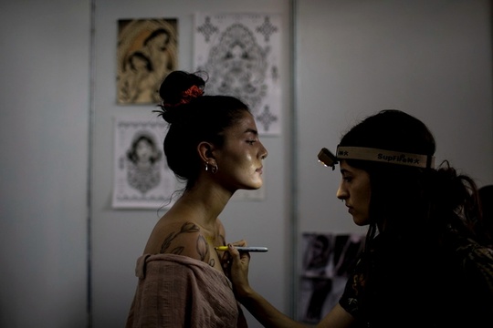 尼泊尔举办国际纹身大会 百名艺术家展现刺青技艺 第1页
