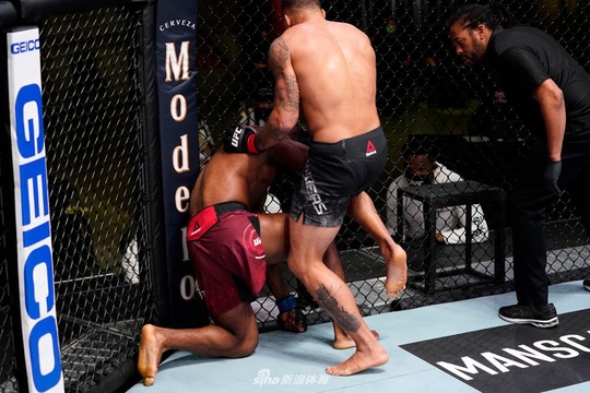 UFC格斗之夜:爱德华兹VS穆罕默德精彩集锦(12) 第12页