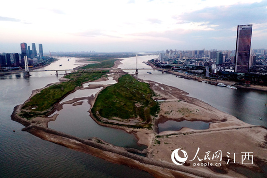 高清图:江西多地出现气象干旱 赣江水位持续走低 第1页