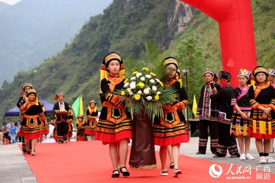 广西大化:祭祀始祖“密洛陀” 再现神秘布努瑶文化(2) 第2页