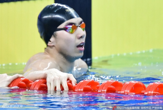 冠军赛200米蛙泳闫子贝进决赛 第1页