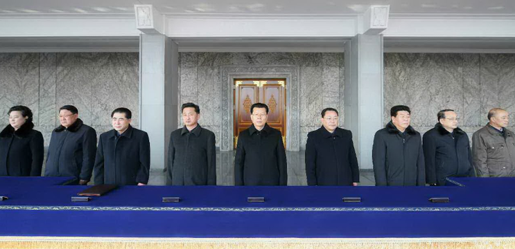 金正恩做完&quot;历史性&quot;报告后朝鲜举行盛大游行(3) 第3页