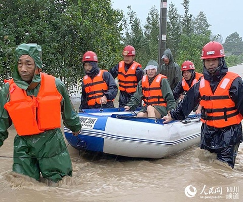 四川绵竹:抗洪抢险在一线 众志成城护家园(7) 第7页