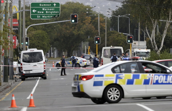 现场:新西兰枪击案已致40人死亡20多人重伤(2) 第2页