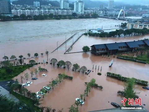 四川雅安暴雨引发洪水 紧急转移36000余人 第1页