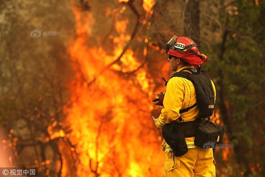 美国加州山火延烧致6死 38000人逃离家园(5) 第5页