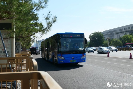 北京:城区公交更换天空蓝“新装” 第1页