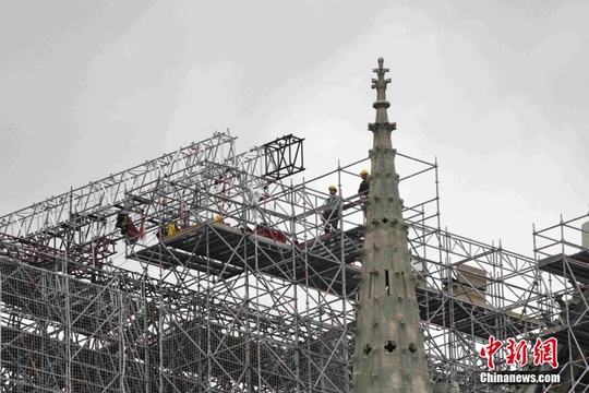 巴黎圣母院脚手架拆除工程正式展开(2) 第2页
