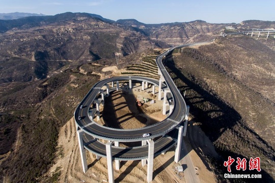 太原现&quot;过山车&quot;式高架桥 老司机直呼刺激 第1页