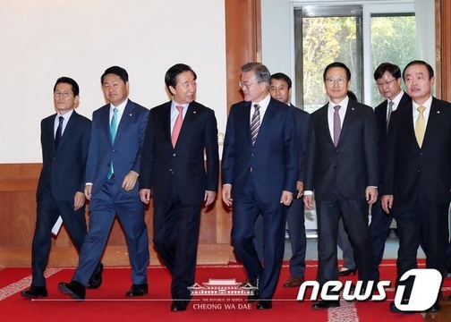 韩总统文在寅主持召开朝野政协商机制首次会议(6) 第6页