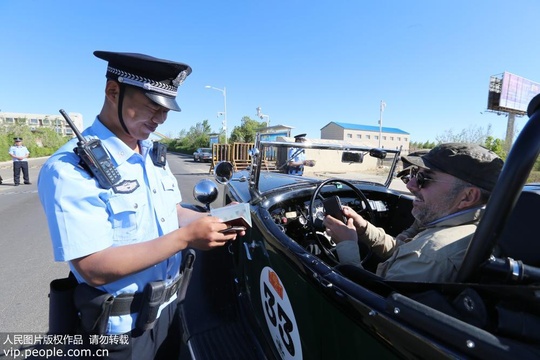 从北京驶往巴黎 百辆老爷车内蒙古出境(4) 第4页