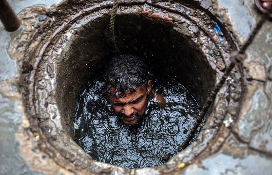 世界上最糟糕的工作:印度清污工10年死亡近600人 第1页