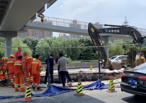 通惠河北路发生路面塌陷 明早恢复通行 第1页