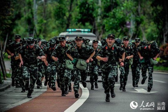 云南保山:绿色卫士比武场上展血性英姿(组图)(3) 第3页