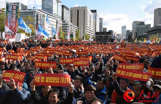 韩国上万出租车司机游行 抵制软件拼车服务 第1页