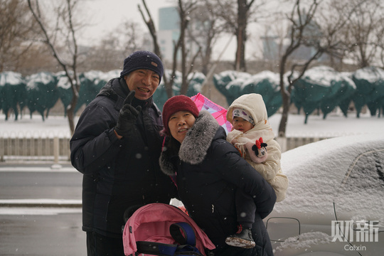 北京降雪节后“开工” 雪中京城银装素裹(9) 第9页