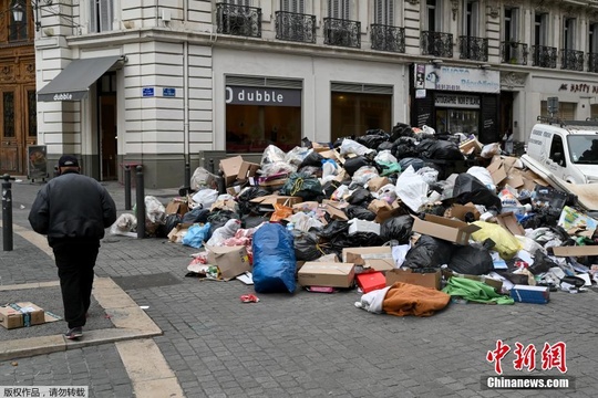 清洁工罢工 法国马赛街头垃圾成堆 第1页