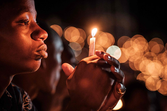 卢旺达举行活动纪念大屠杀25周年 民众烛光守夜(4) 第4页