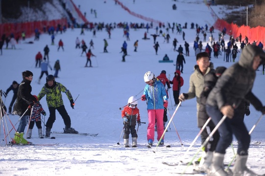 北京市区最近的滑雪嘉年华在静之湖开幕 第1页