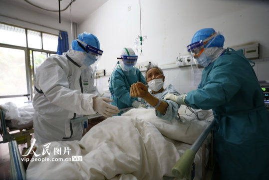 湖北武汉:专家团队助力战“疫” 第1页
