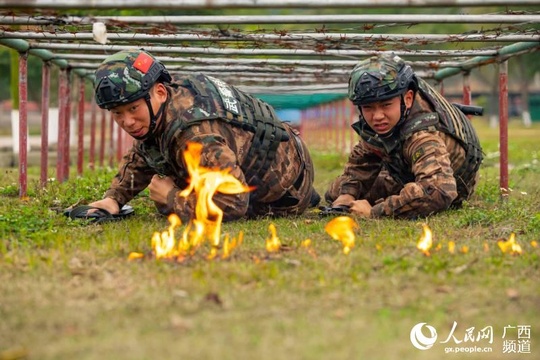 广西来宾:武警特战队员多科目训练励精兵 第1页